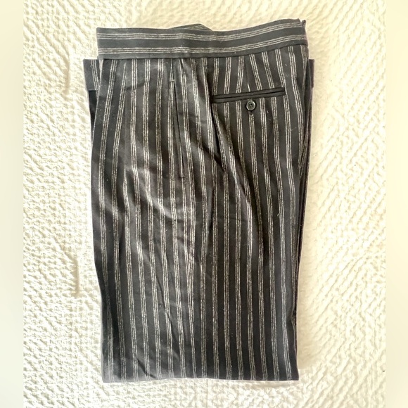 Ralph Lauren Purple Label 100% Wool Pinstripe wide leg pant. Size 4. - Picture 12 of 12